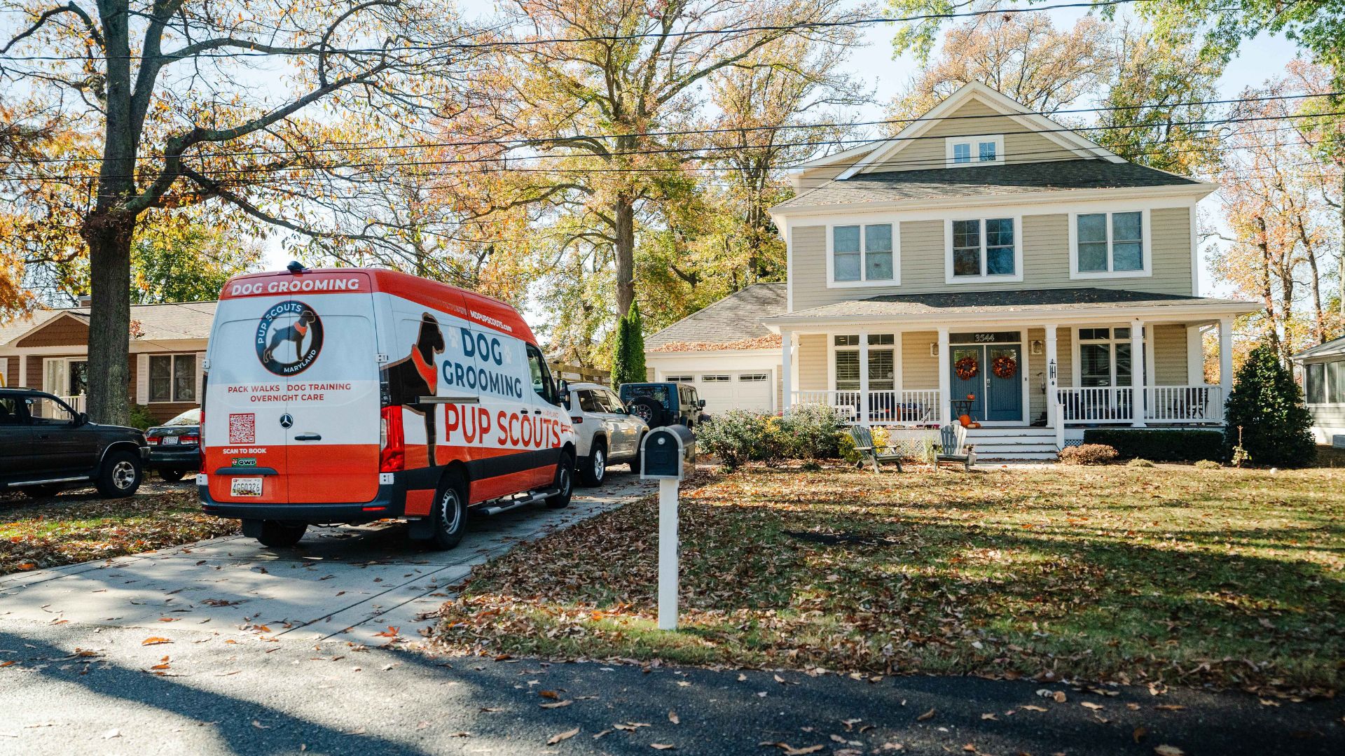 Mobile dog grooming van in Orange County in a long driveway